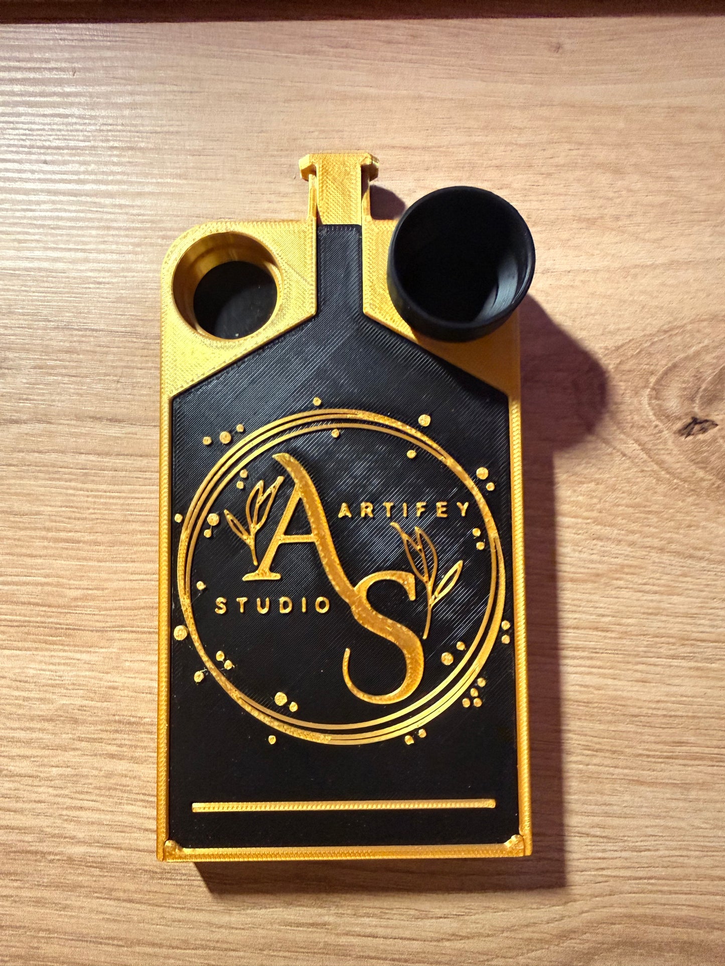 Kunstvolles Schiffchen mit exklusivem Artifey Studio Logo